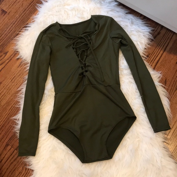 🌸Army green lace up long sleeve bodysuit - Picture 2 of 4